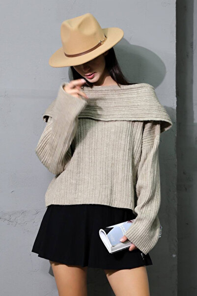 Mila Taş Madonna Yaka Triko Kazak