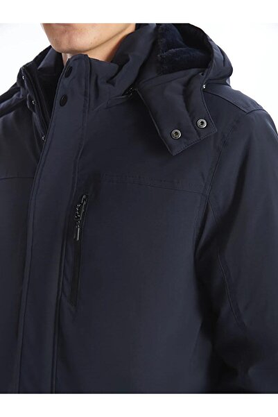 LC Waikiki LCWAIKIKI Classic Standart Kalıp Kapüşonlu Erkek Mont