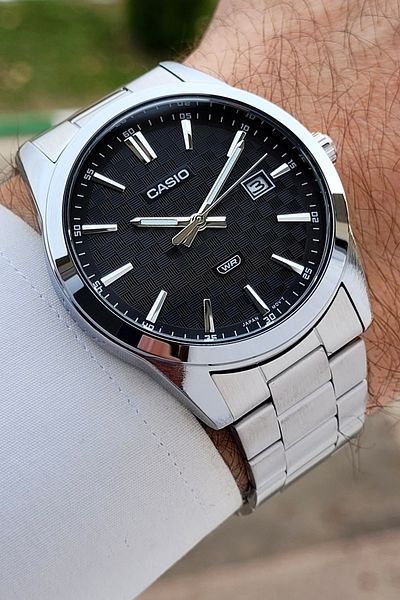 Casio Dial Black Band Metallic Color Men's Wristwatch