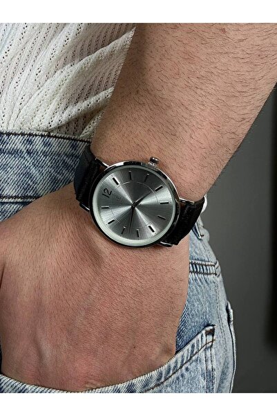 Arvens ساعة كلاسيكية للجنسين من D.C - باللون الأسود مع ذراع قابل للتعديل وحقي...