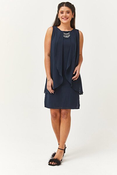 Ebsumu Kadın Büyük Beden Yaka Aksesuarlı Kolsuz Lacivert Abiye & Davet Elbisesi