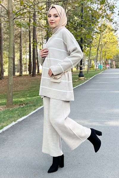 Tesettür Dünyası Beiges gestreiftes Strickset - Tsd220905