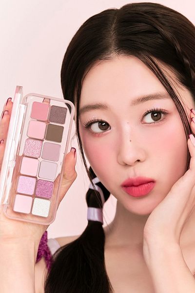CLIO Clio Pro Eye Palette Air - 10 Season Plum Eye Shadow Palette with Light Texture and Intense Colors