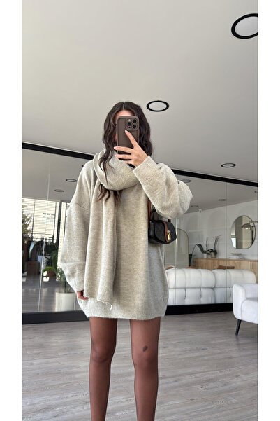 My Blog Beigefarbener Oversize-Pullover mit Rundhalsausschnitt und Schal-25811