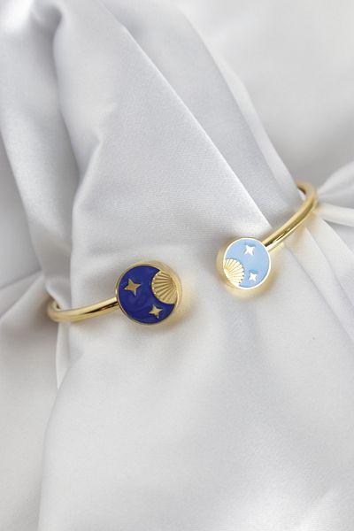Store Day-Night Detail Gold Steel Handcuff Bracelet