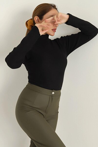 Mossta Turtleneck Blouse - Black