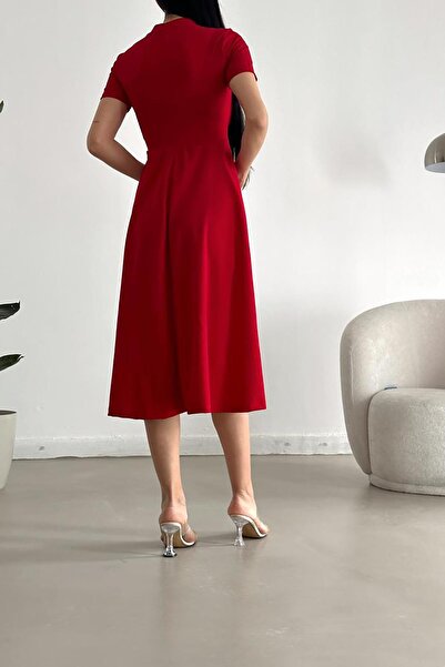 Deafox Czerwona sukienka z krótkim rękawem i kieszonką, z krepy