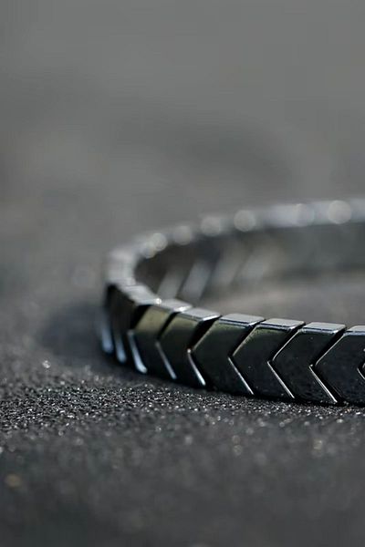 SAPHYRA Natural Stone Hematite Look Arrow Sergeant Men's Bracelet
