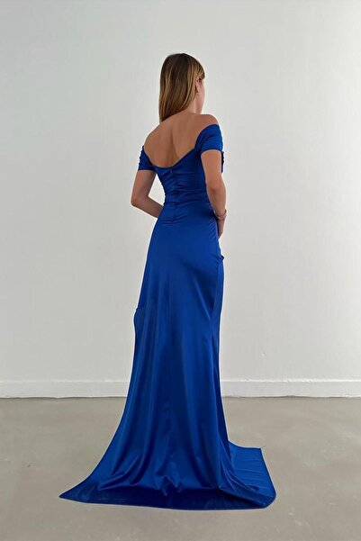 Deafox Saks Blue – Maxi-Satinkleid mit Madonna-Kragen und Schlitzdetail