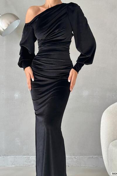 Deafox Siyah Tek Omuz Açık Detay Kadife Kumaş Maxi Boy Uzun Kol Elbise