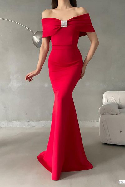 Deafox Rochie de seară cu guler Madonna roșu cu detaliu de piatră, lungime maxi, țesătură scuba