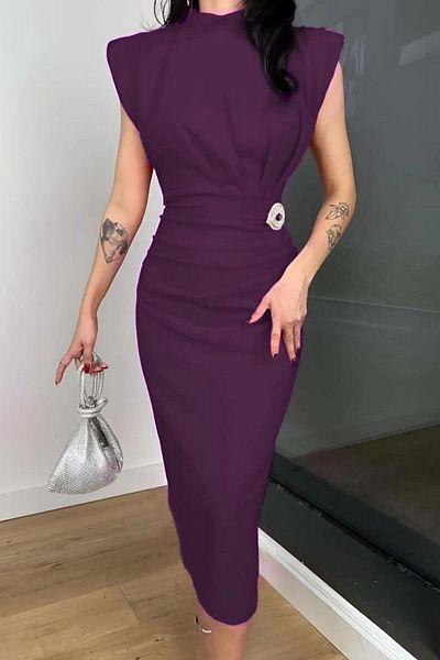Deafox Kreppkleid mit Rollkragen, drapiertem und wattiertem Pflaumenbroschendetail
