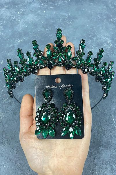 Hobigram Green Bridal Henna Crown and Shuttle Earring Set