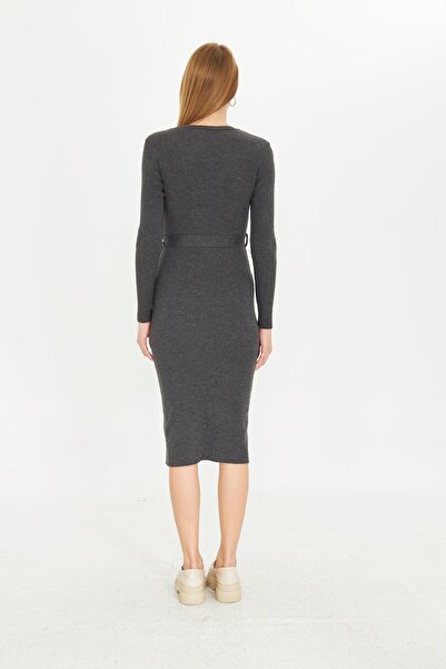 Irmak Kerekli Γυναικείο φόρεμα από πλεκτό ανθρακί με λαιμόκοψη και κοτλέ ζώνες 4080