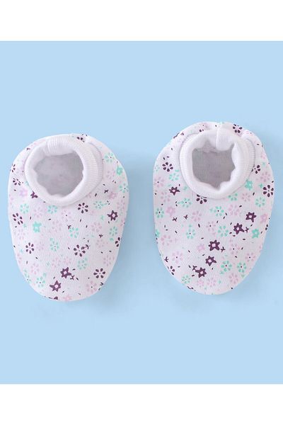 Babyhug قفازات وقبعات محبوكة من القطن بنسبة 100% بطبعات زهور - أبيض