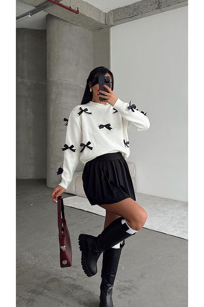 Piedra Women's Sweater with Bow Detail