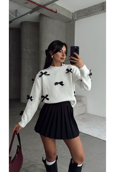 Piedra Women's Sweater with Bow Detail