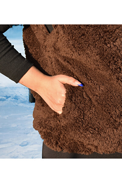 Özgüner Oyuncak Pabtex Cold Weather Both Stylish and Warm: Capture Your Elegance with a Plush Vest and Hat Combo