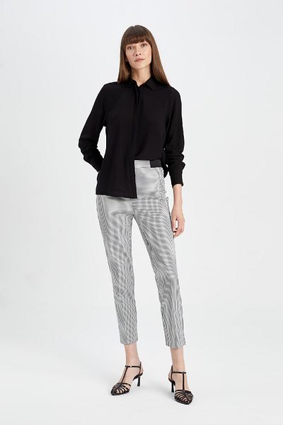 DeFacto Zigaretten-Satin-Hose mit Muster, reguläre Taille, elastische Taille, gerades Bein J8741AZ24WN