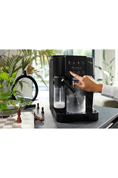 DELONGHİ 1450W Magnifica Automatic Coffee Machine 1.8L - 2 Years Warranty