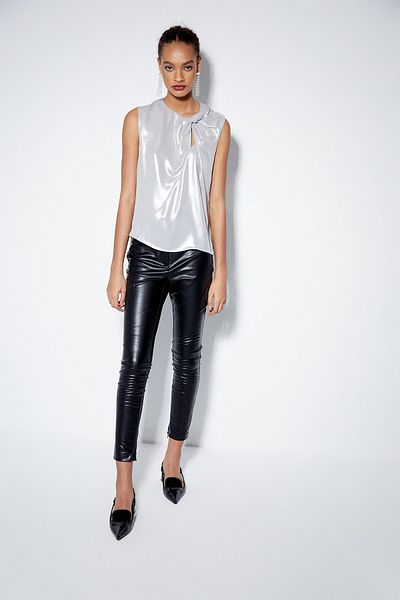 rue. Asymmetrical Gray Metallic Ball