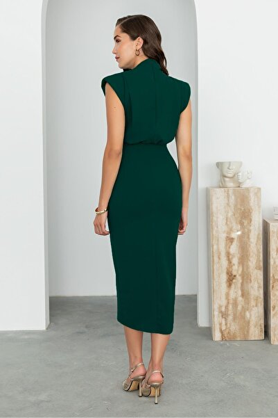 vuvutasarım Smaragdové midi večerní šaty se zlatými doplňky – vycpaná ramena bez rukávů 4409