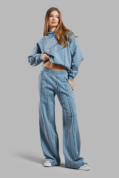 its basic Indigofarbene, gewaschene Damenhose mit individuellem Farbdesign