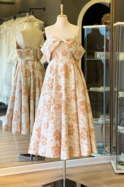 Lenta Moda Turuncu Düşük Kol Desenli Brokar Kumaş Midi Boy Abiye Ve Gece Elbisesi