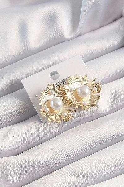 Clariss Brass Gold Color Zircon Jewelled Shining Pearl Grains Earrings