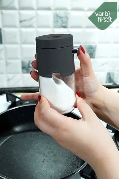 Varbifırsat 4 Pcs Automatic Adjustable Button Press-On Glass Salt Shaker Spice Holder New Generation Salt Shaker Sugar Shaker Pepper Shaker