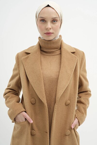 Tuğba Kruvaze Balık Sırtı Desenli Kaban - Camel