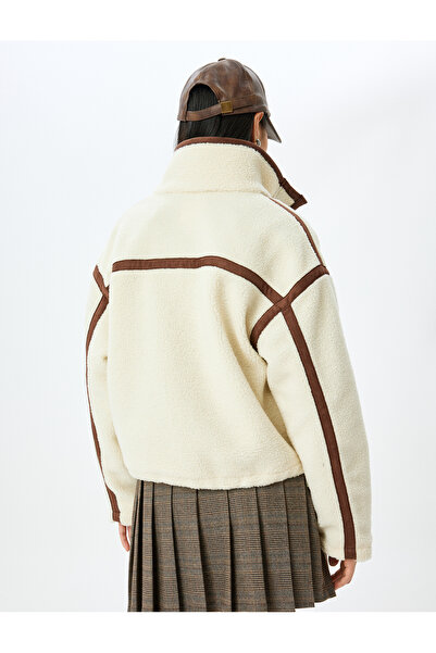 Koton Langärmlige Plüschjacke mit Stehkragen und Druckknöpfen