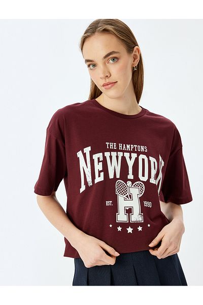 Koton Tricou cu mânecă scurtă cu imprimeu pentru colegiu, cu decolteu rotund, cu potrivire confortabilă