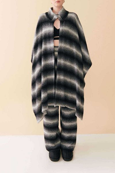 Mısırlı Poncho negru unisex W22w04d062pç