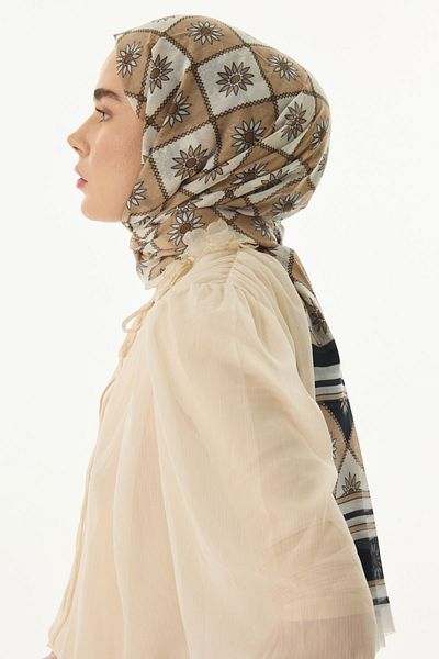 SOFT AKSESUAR Daisy Patterned Shawl - Stylish and Comfortable