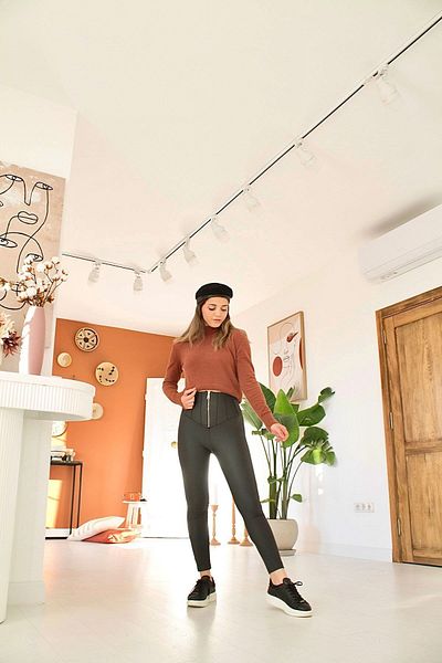 Elbee Fashion Woman Пуловер с мека яка