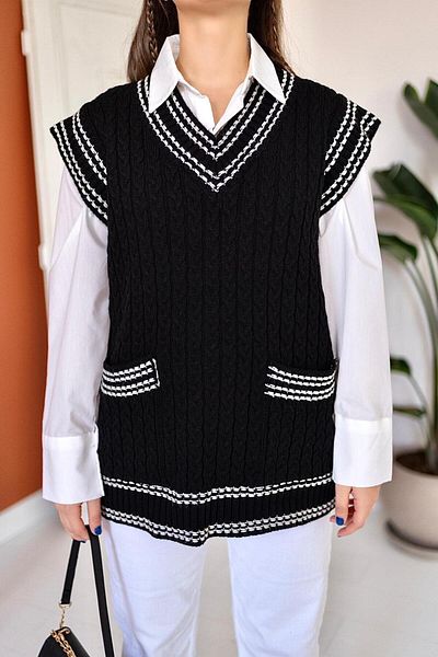 Elbee Fashion Woman V-Neck Insignia
