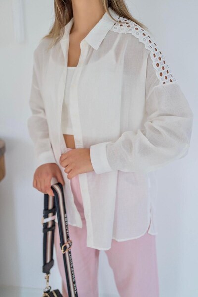 Elbee Fashion Woman Блуза с дантелени детайли на раменете