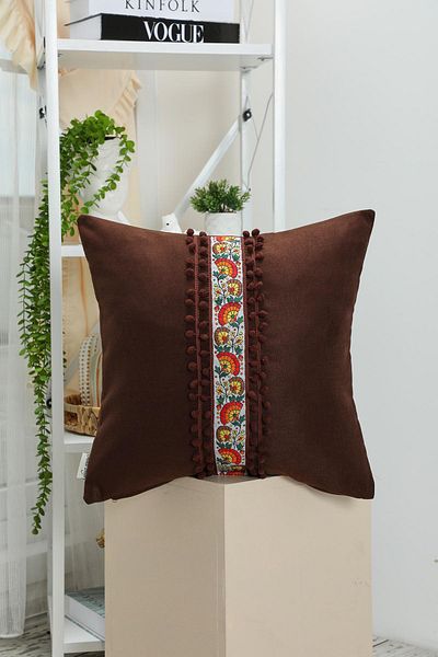 Aisha's Design غطاء وسادة مزخرف بزخارف زهور وتفاصيل بوم بوم، K-398