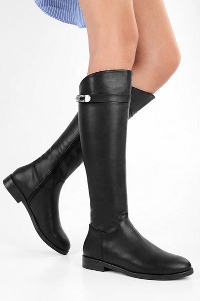 Shoeberry Damen-Stiefel Meroni aus schwarzem Leder mit Schnalle. Schwarzes Leder