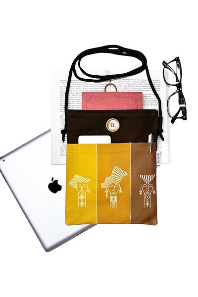 Smyrna Hanging Book / Tablet / Ebook Bag - Case (african Women Triple)