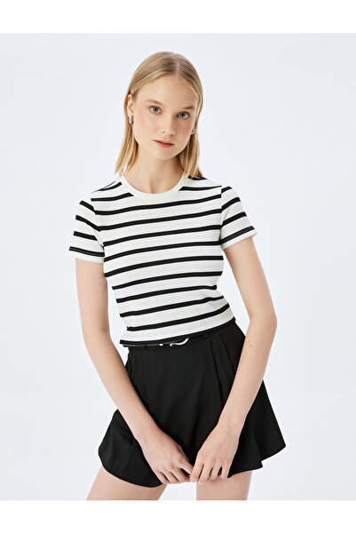 Koton Základní pruhované dámské tričko s krátkým rukávem a krátkým rukávem