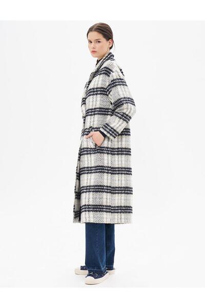 Kayra Cream Colored Buttoned Plaid Coat