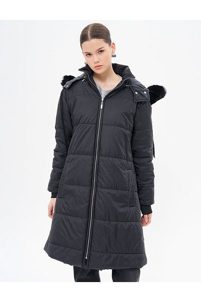 Kayra Μαύρο καπιτονέ Anorak - Λεπτομέρεια από τεχνητή γούνα