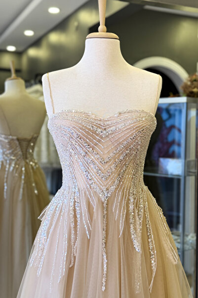 Lenta Moda Ten Rengi Değiştirilebilir Yaka Detaylı İşlemeli Dantel Kaplama Maxi Boy Tül Abiye Ve Gece Elbisesi