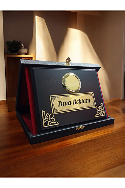TUNA REKLAM Si̇yah Deri̇ Kutulu Kirmizi Kenarli Ahşap Plaket