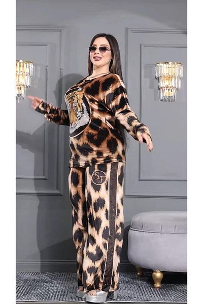Kokostrendi Crimson Leopard Patterned Crystal Stone Velvet Tracksuit Set