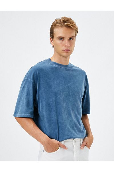 Koton Basic-T-Shirt aus gewaschener Baumwolle mit Rundhalsausschnitt und kurzen Ärmeln