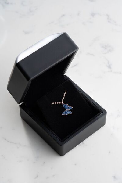 ESSARE 925 Ayar Gümüş Işıklı Kutuda Mavi Minik Kelebek Kolye Kadın Gümüş Kolye