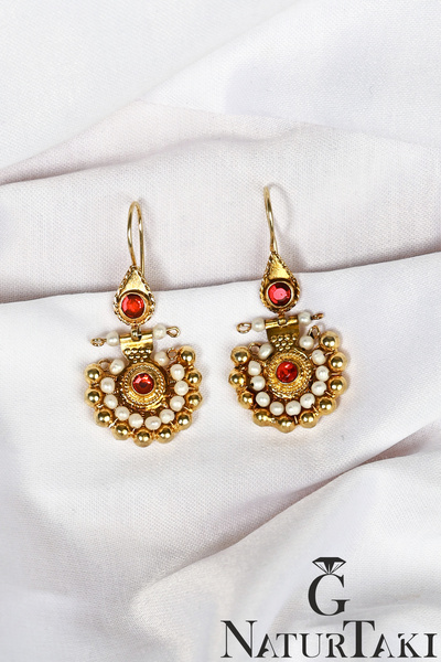 Naturtakı Altın Kaplama 925 Ayar Gümüş Sivrihisar Küpesi - Kırmızı Taşlı Incili Tasarım - El Üretimi-inci